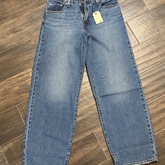 Levi's Women’s Wide Leg Baggy Dad Jeans / BNWT - Picture 1 of 3